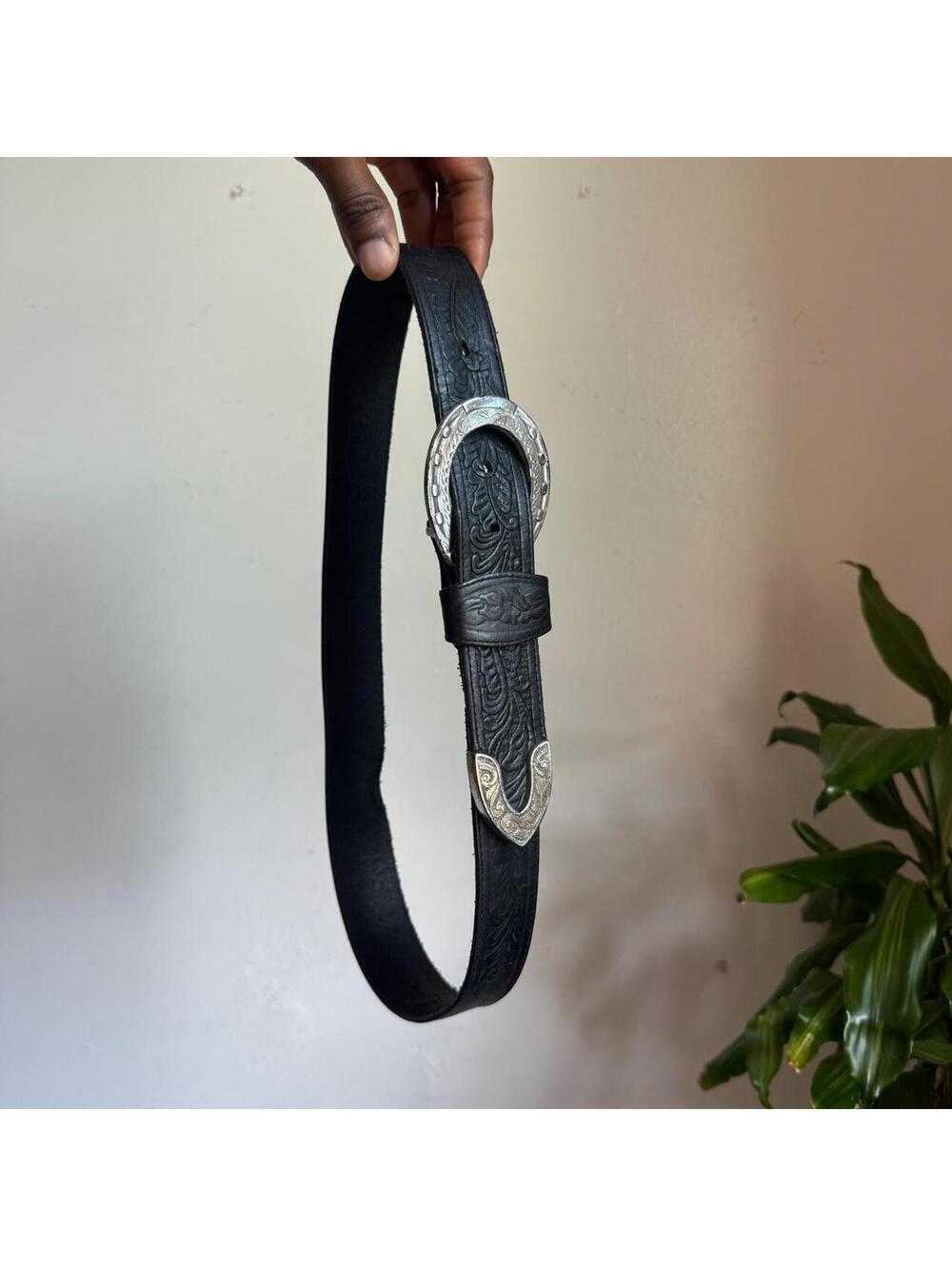 90s Justin Black Tooled Leather Western Horseshoe Buckle Belt USA Sz 32
